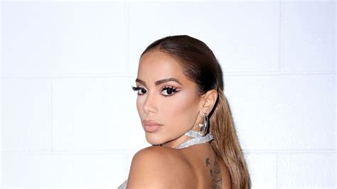 anita desnuda|Anitta y su topless esquivan la censura de Instagram gracias a